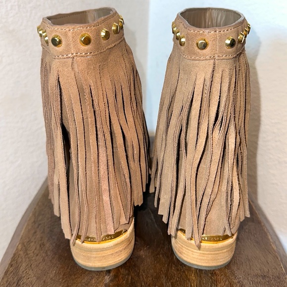 MICHAEL KORS BILLY TAUPE SUEDE STUDDED FRINGE ALMOND TOE SLIP ON BOOTIE - Picture 5 of 13